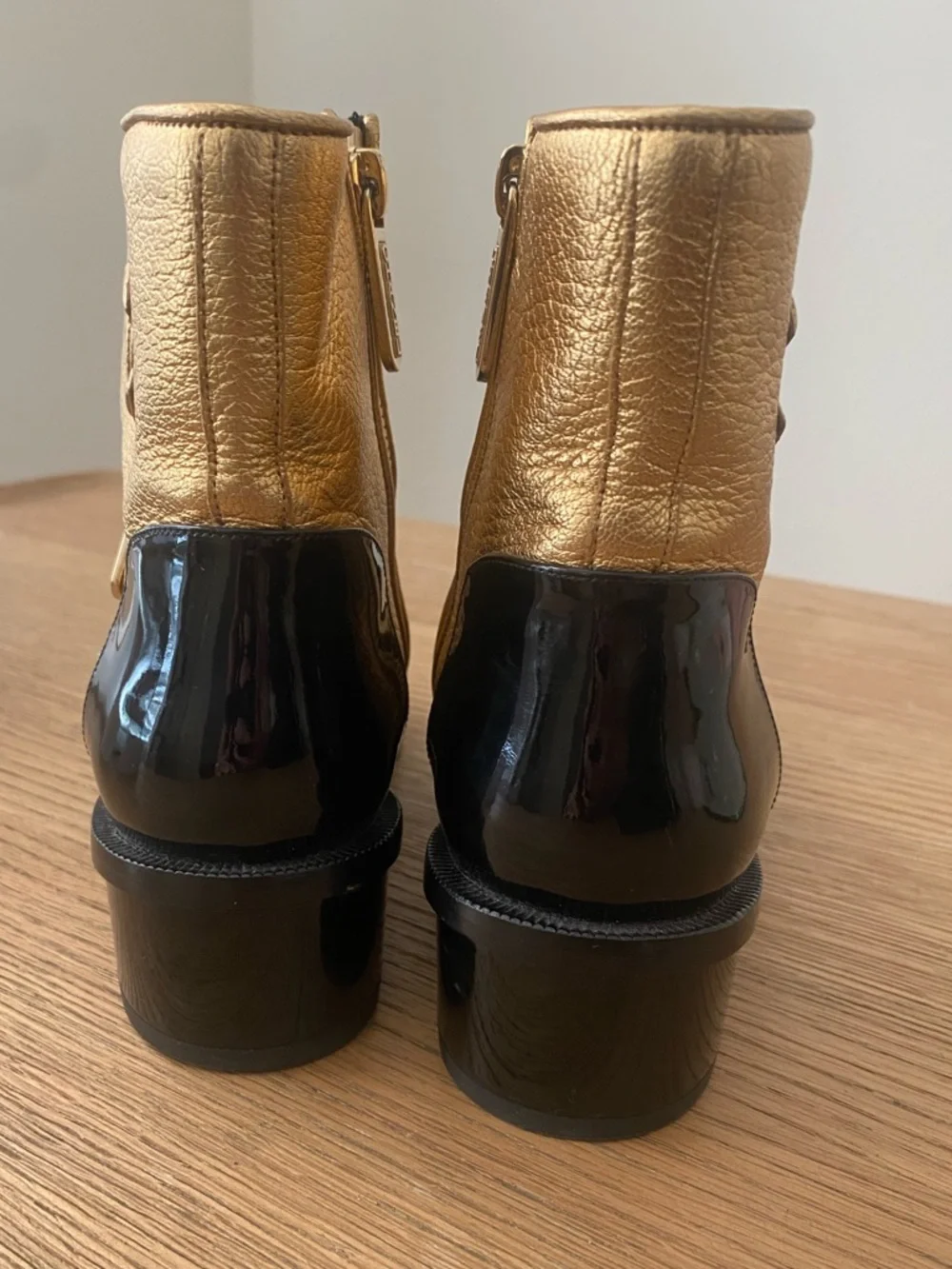 Chanel metallic gold and black booties 2018 collection - Picture 3 of 8